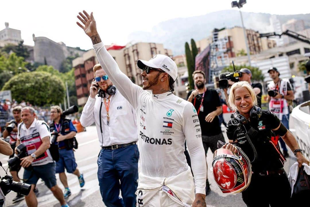 モンスターエナジーさんのインスタグラム写真 - (モンスターエナジーInstagram)「#WinningForNiki | @lewishamilton dedicates @f1 #MonacoGP victory to #NikiLauda... A tribute fitting of the Austrian's fighting spirit. ⠀⠀⠀⠀⠀⠀⠀⠀⠀ #MonsterEnergy #F1 #Formula1 | @mercedesamgf1」5月28日 1時40分 - monsterenergy