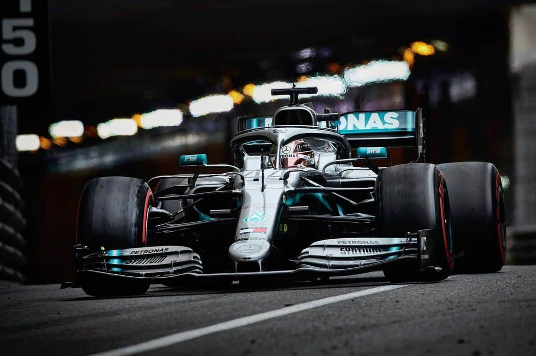 モンスターエナジーさんのインスタグラム写真 - (モンスターエナジーInstagram)「#WinningForNiki | @lewishamilton dedicates @f1 #MonacoGP victory to #NikiLauda... A tribute fitting of the Austrian's fighting spirit. ⠀⠀⠀⠀⠀⠀⠀⠀⠀ #MonsterEnergy #F1 #Formula1 | @mercedesamgf1」5月28日 1時40分 - monsterenergy