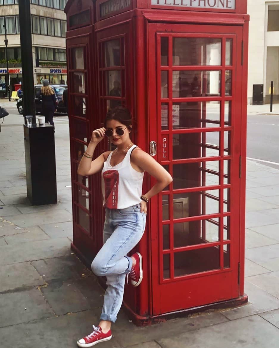 Brooke Marie Hylandさんのインスタグラム写真 - (Brooke Marie HylandInstagram)「Currently not accepting phone calls ☎️🇬🇧」5月28日 1時45分 - brookehyland