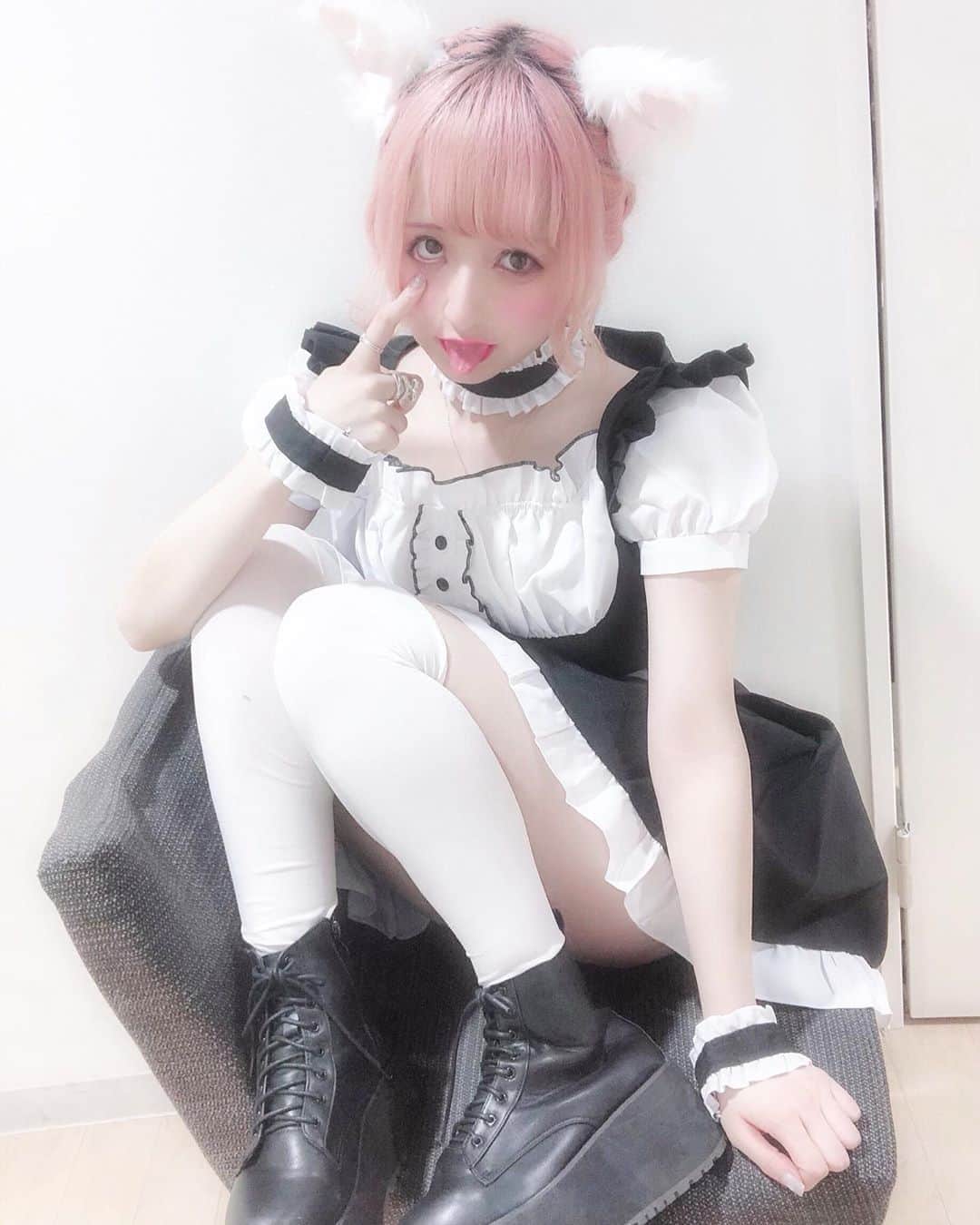 胡桃兎愛のインスタグラム：「働かない猫耳メイド #メイド #猫耳 #コスプレ」
