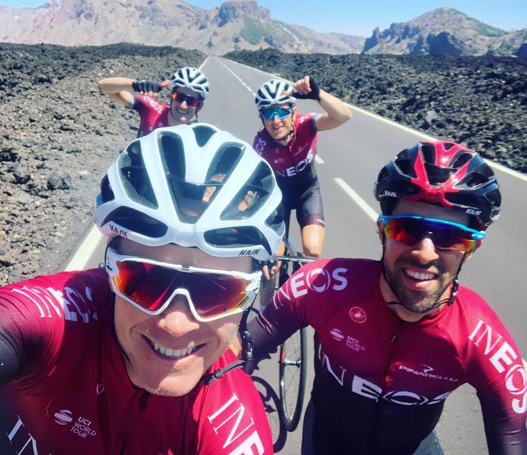 クリス・フルームさんのインスタグラム写真 - (クリス・フルームInstagram)「Hola from Mt Teide 🌋 #tenerife #cycling 😎」5月28日 2時09分 - chrisfroome