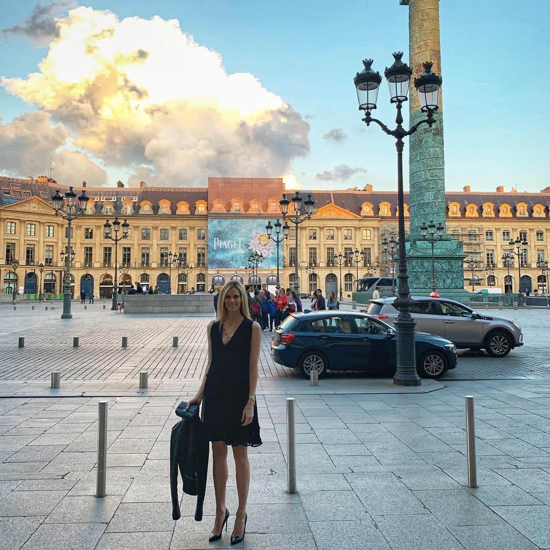アンナ・ローソンのインスタグラム：「Paris is always a good idea!」