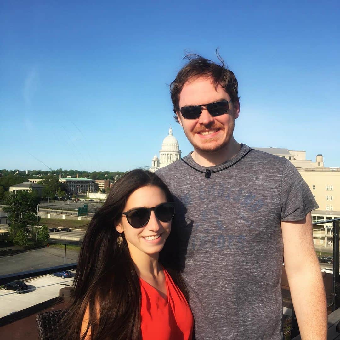 マリッサ・キャステリのインスタグラム：「Sunny day 🌞 . . . . . *#pvd #summer #providencerhodeisland #providencestatehouse #sunnyday #rhodeisland #engagedlife💍」