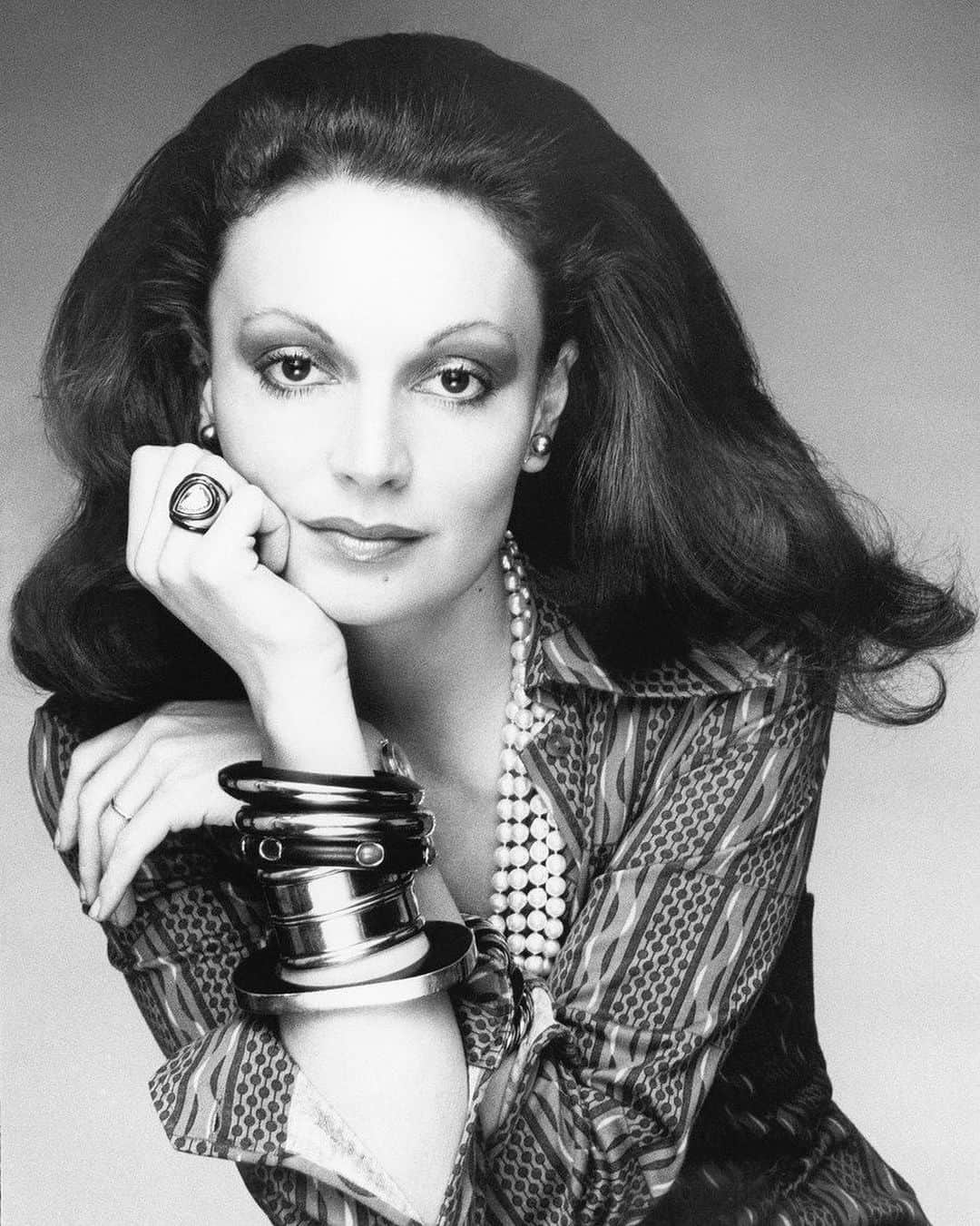 Vogue Runwayさんのインスタグラム写真 - (Vogue RunwayInstagram)「In her 13 years leading the CFDA, Diane von Furstenberg (@therealdvf) doubled the membership, established an endowment, launched an anti-piracy campaign, advocated for a strict age-requirement for models, and promoted a rethink of New York fashion week. "My first big goal was to create a fashion family," she says. Tap the link in our bio to read more about her time as the godmother of American fashion.  Photographed by Bob Stone, Vogue, February 1974」5月28日 2時14分 - voguerunway