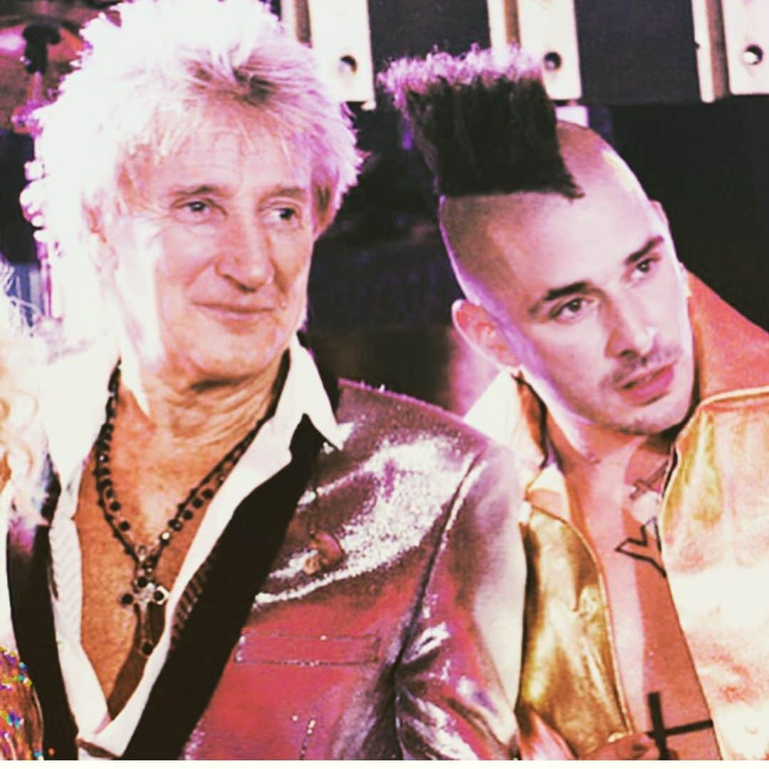 コール・ウィットルさんのインスタグラム写真 - (コール・ウィットルInstagram)「stepdad @sirrodstewart 🙏🤖👨‍🎓」5月28日 2時24分 - yeahboiiicole