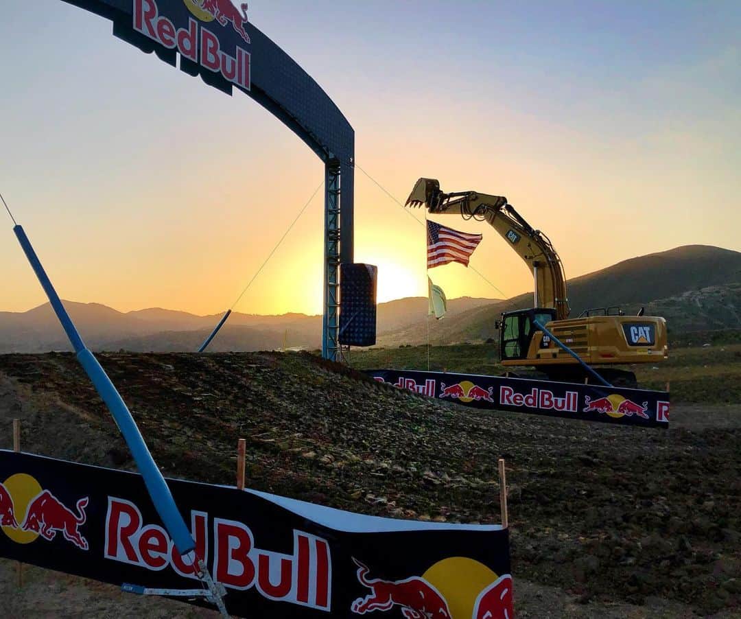 Racer X Onlineさんのインスタグラム写真 - (Racer X OnlineInstagram)「Excellent Memorial Day photo that my friend @foxpetefox got while camping right near there this weekend with his daughter and the @foxracing crew at the @foxraceway national... thank you to all who have ever served our great nation, and all who gave their lives for the rest of us... #thisismoto」5月28日 2時37分 - racerxonline