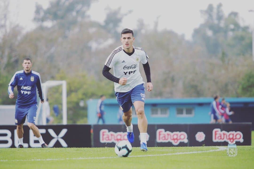 レアンドロ・ダニエル・パレデスのインスタグラム：「@afaseleccion 💙🇦🇷⚽️」