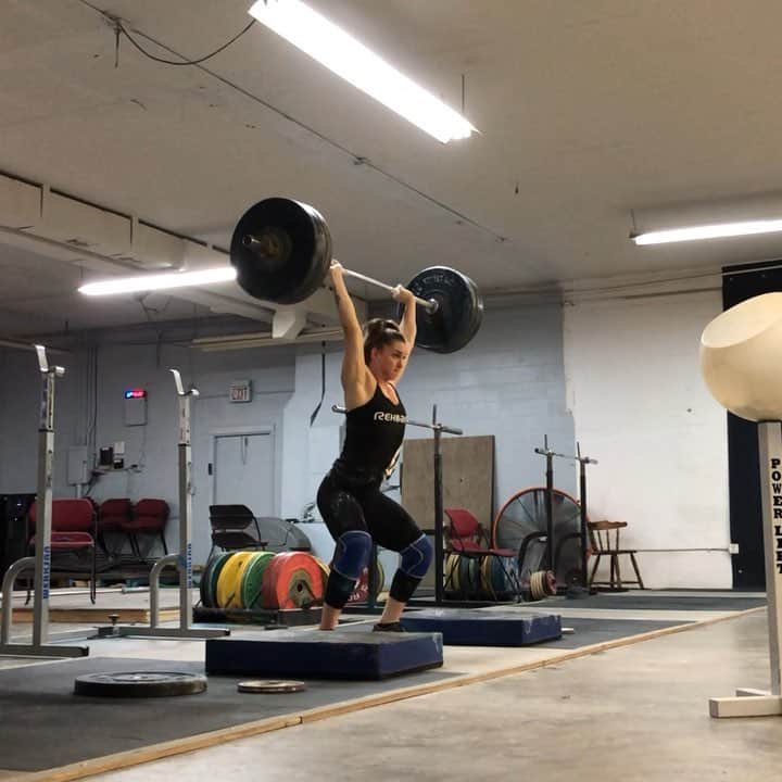 マッティ・ロジャーズのインスタグラム：「Better than yesterday. Much better than last week. It’s so easy to get discouraged when you’re rebuilding because all you want to do is be at your best, but little improvements each day are the goal. Stronger every day. @rehband」