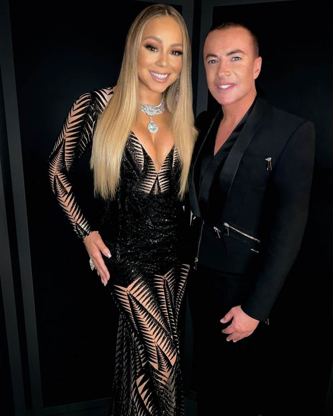 ジュリアンマクドナルドさんのインスタグラム写真 - (ジュリアンマクドナルドInstagram)「One of the greatest artists of all time, the incredible @mariahcarey, glowing in a #bespoke @julienxgabriela gown with graphic embellishment, preforming at the @amfar gala during the @festivaldecannes.  Styled by @jwujek, hair by @milesjeffrieshair, make-up by @kristoferbuckle. @gabrielagonzalezofficial 🖤#julienxgabriela #cannesfilmfestival」5月28日 3時20分 - julienmacdonald