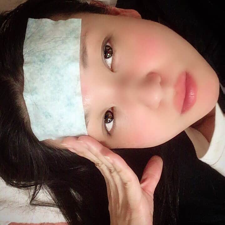 田中香子さんのインスタグラム写真 - (田中香子Instagram)「舞台と撮影が続き ロケの中休みに疲労で 発熱した私。  顔ぱんぱんに腫れた すっぴんでも アプリで撮ると  ココまで盛れるのか。 すげえな、アプリ、 と思って寝込んでた。  #発熱 #fever  #すっぴんすんません #でもアプリマジック」5月28日 3時14分 - soo.yt