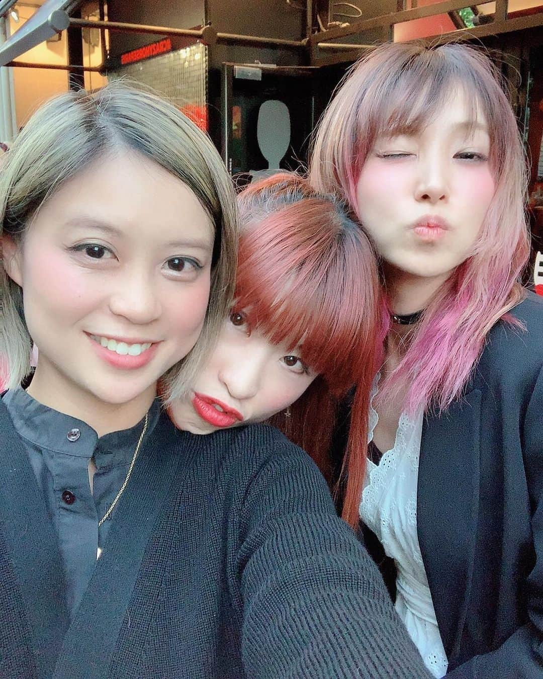 LiSAさんのインスタグラム写真 - (LiSAInstagram)「🇫🇷💋🦵🐴🐴🐴👏💄🤤😍 #crazyhorseparis #セクシーヒップの傾斜が出せない #パリの目的」5月28日 3時28分 - xlisa_olivex