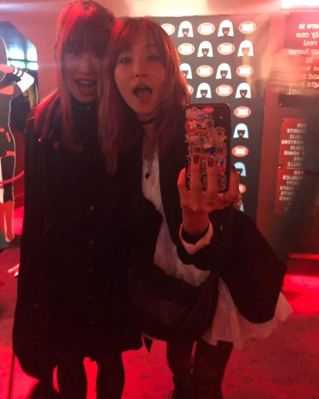 LiSAさんのインスタグラム写真 - (LiSAInstagram)「🇫🇷💋🦵🐴🐴🐴👏💄🤤😍 #crazyhorseparis #セクシーヒップの傾斜が出せない #パリの目的」5月28日 3時28分 - xlisa_olivex