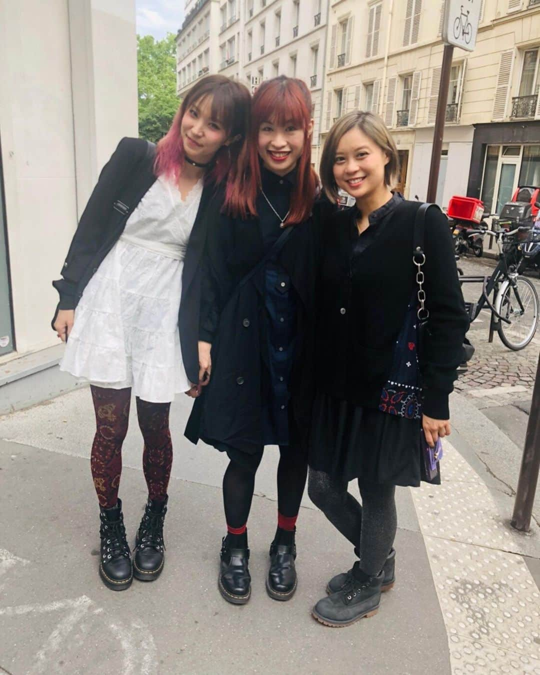 LiSAさんのインスタグラム写真 - (LiSAInstagram)「🇫🇷💋🦵🐴🐴🐴👏💄🤤😍 #crazyhorseparis #セクシーヒップの傾斜が出せない #パリの目的」5月28日 3時28分 - xlisa_olivex