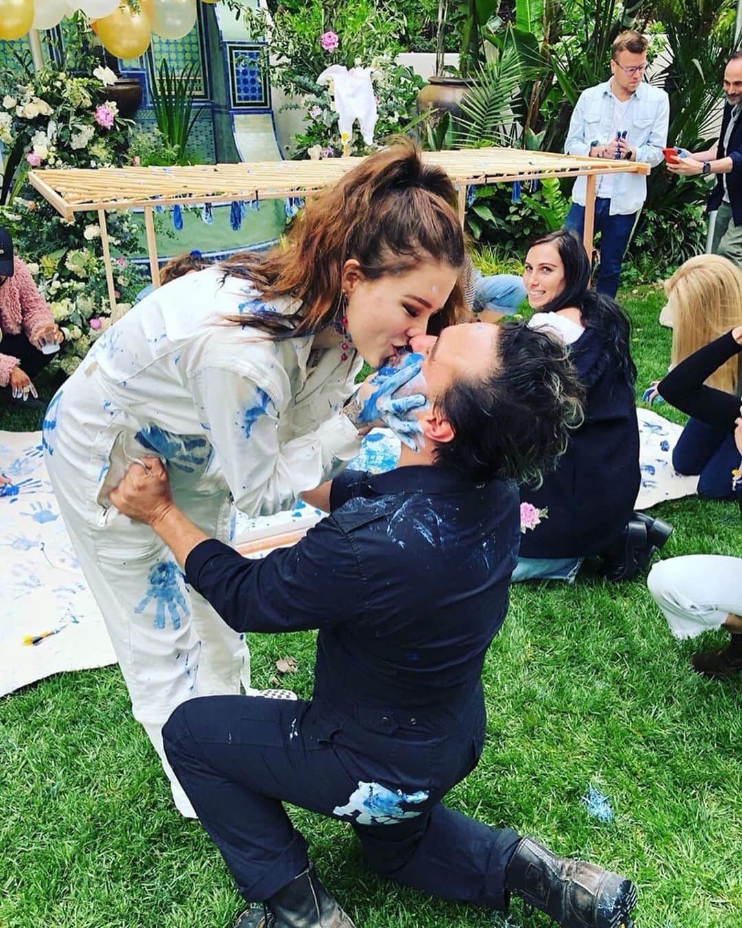 E! Onlineさんのインスタグラム写真 - (E! OnlineInstagram)「#TheBigBangTheory's Johnny Galecki went big for his baby's gender reveal party. 💙(📷: @sanctionedjohnnygalecki)」5月28日 3時31分 - enews
