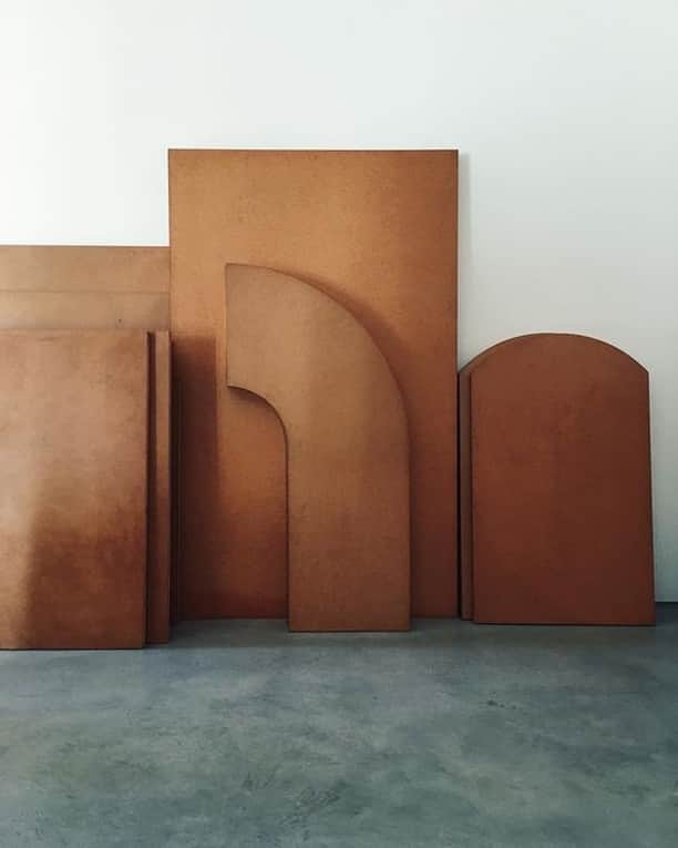 ウォントのインスタグラム：「Inspired by warm earth tone hues and stark contrasts for Pre Autumn 2019.  Collection coming soon. — #imiknoebel at @diaartfoundation #wantlesessentiels #prefall #fashion #comingsoon」