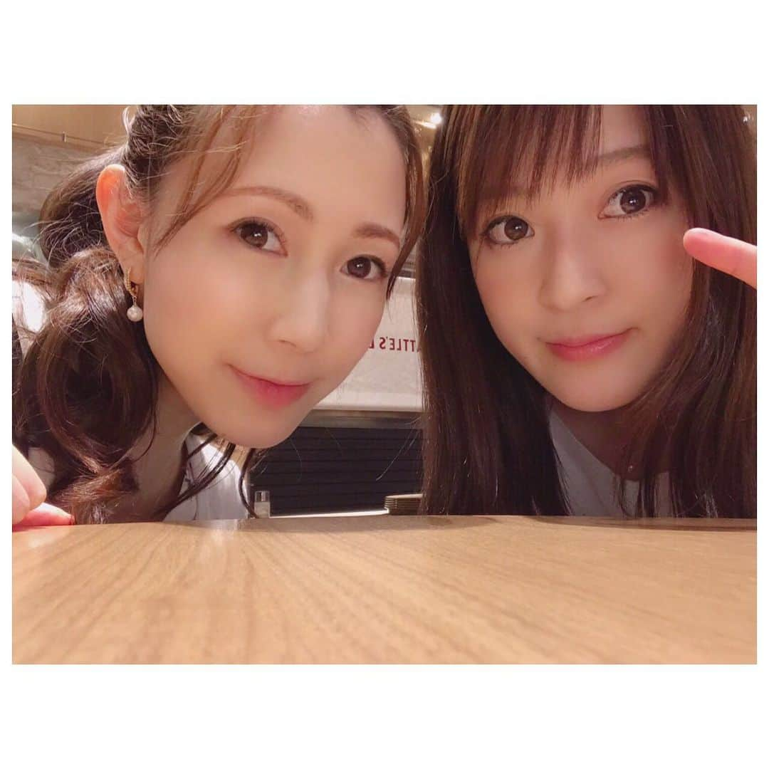 天野恵さんのインスタグラム写真 - (天野恵Instagram)「愛ちゃんとMegumi♡Keiっていうユニット組んで早4年☺️💕 昔メジャーデビューした時それぞれ同じタイミングでCDをリリースするって事でインストアLIVEを一緒にまわったり一緒にLIVEしたり。その時はほぼお話しした事もなかったんだけど、お互いユニット解散してからめぐちゃんが一緒にやろうて言ってくれて。縁って不思議。出会えて本当に良かった☺️じゃなかったら自分主催のLIVEなんて絶対できてない。笑笑 めぐちゃんのおかげで皆に会えたし今があります。 ありがとう☺️💕 そんなめぐちゃんと4周年記念LIVEします！！！！！ よろしければ☺️💕 ■六本木クラップス ■公演日／2019年7月5日（金） ■開場／18：30 ■開演／19：30 ■料金・ミュージックチャージ／4,300円（当日500円UP）税込 ※ご入店時に1stDRINK代としまして、別途【700円】頂戴致します。 ※ご来店順の自由席 ※ご飲食代別 ■出演 #若林愛 (cl)、#天野恵 (vln)、広田圭美(pf/key)、桝谷マリ(per/ds)、原口彩香(b)」5月28日 3時33分 - amakei19