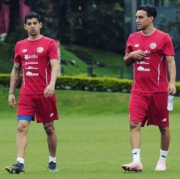 クリスチャン・ガンボアのインスタグラム：「Contento de estar de vuelta, trabajando fuerte para lo que viene. #sele #CR Bolita hacete un plan jajaja 😂 @culebola」