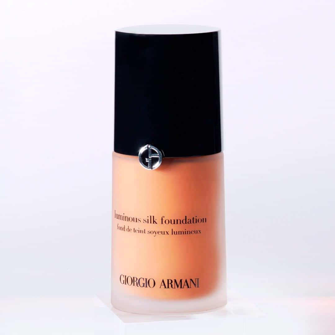 Armani Beautyさんのインスタグラム写真 - (Armani BeautyInstagram)「Natural, silky and lightweight, LUMINOUS SILK foundation is the secret to a radiant complexion.  #ArmaniBeauty #LuminousSilk #makeup」5月28日 3時59分 - armanibeauty
