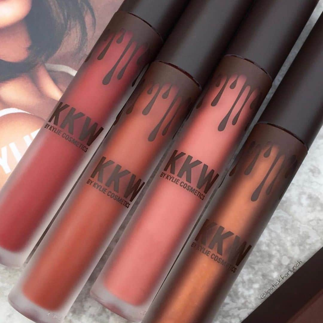 Kylie Cosmeticsさんのインスタグラム写真 - (Kylie CosmeticsInstagram)「get 40% off KKW x KYLIE lip sets now!! 😍 our Memorial Day weekend sale ends tonight 11:59pm pst so hurry and get everything on your wishlist! 💕 @lipstickforlunch」5月28日 4時29分 - kyliecosmetics