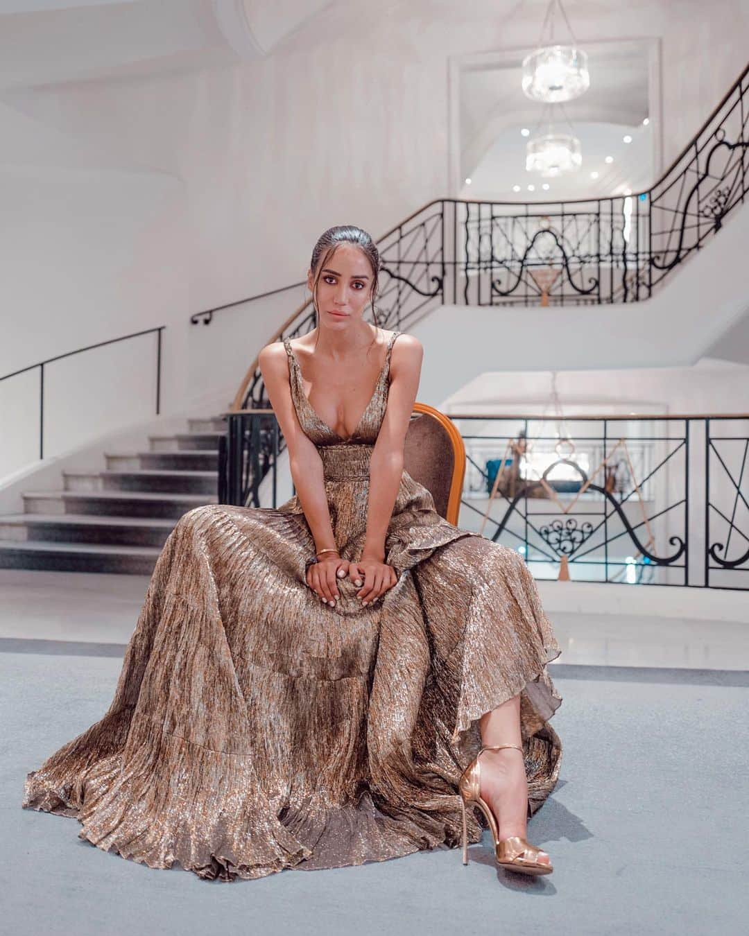 Tamara Kalinicさんのインスタグラム写真 - (Tamara KalinicInstagram)「Just before the Cannes Gala in my favourite @casadeiofficial blade sandals and @oscardelarenta dress #womaningold #cannes72」5月28日 4時47分 - tamara