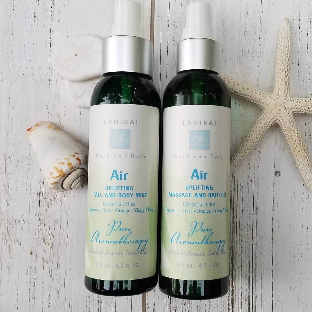 Lanikai Bath and Bodyさんのインスタグラム写真 - (Lanikai Bath and BodyInstagram)「Only a few more days left of May, you know what that means. It’s ☀️ summer time ☀️ Our aromatherapy line of refreshing mists and massage oils are perfect for this time of year 🌺」5月28日 4時47分 - lanikaibathandbody