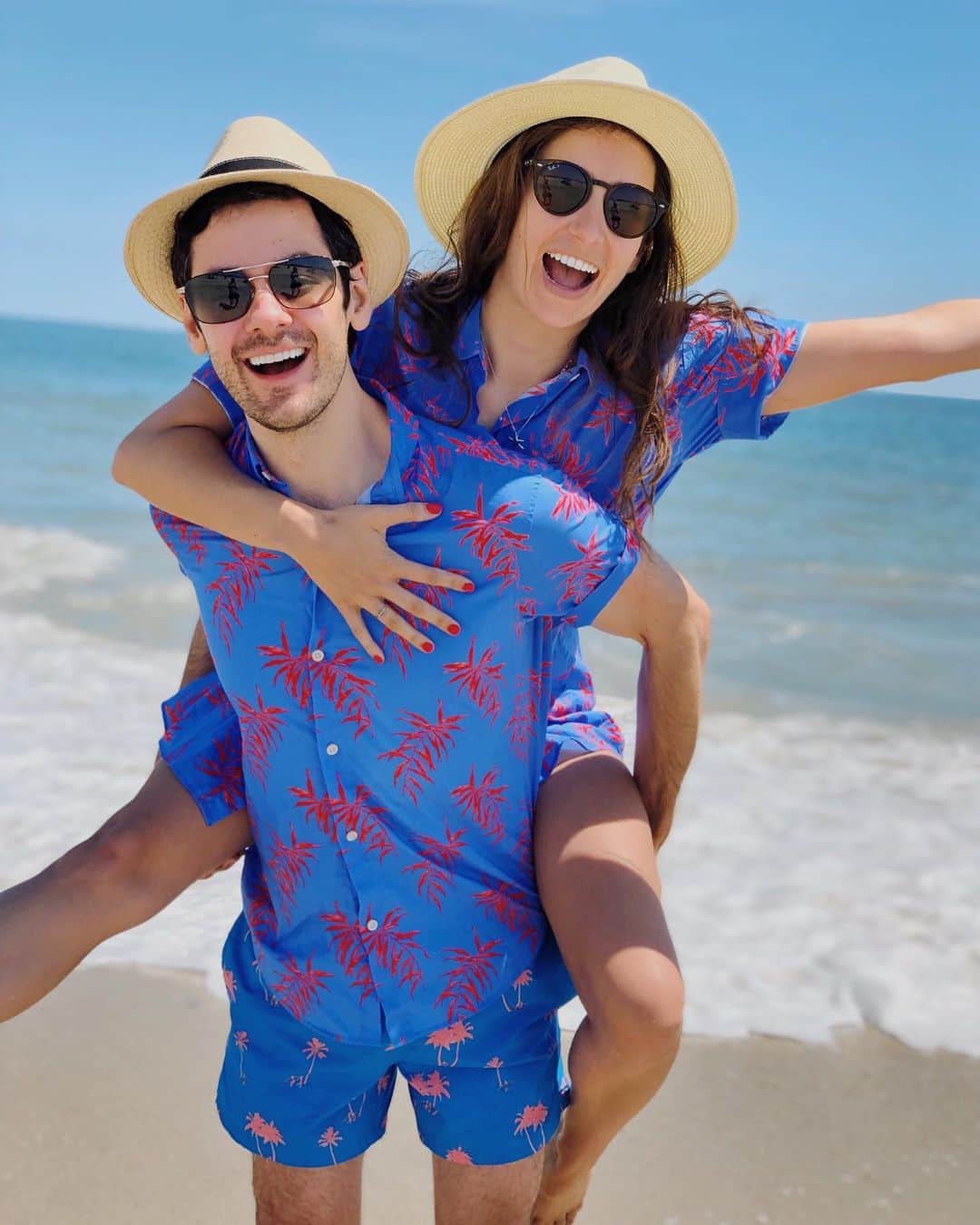 ブレンダン・ロビンソンさんのインスタグラム写真 - (ブレンダン・ロビンソンInstagram)「#Twinning in Cape May 👯‍♂️👯‍♀️ Do you like the beach?  I love a good beach day!! . . . Matching His and Her shirts by @bonobos . . . #ad #vacation #fun #summercomesoon #beach #capemay」5月28日 5時10分 - brendanrobinson