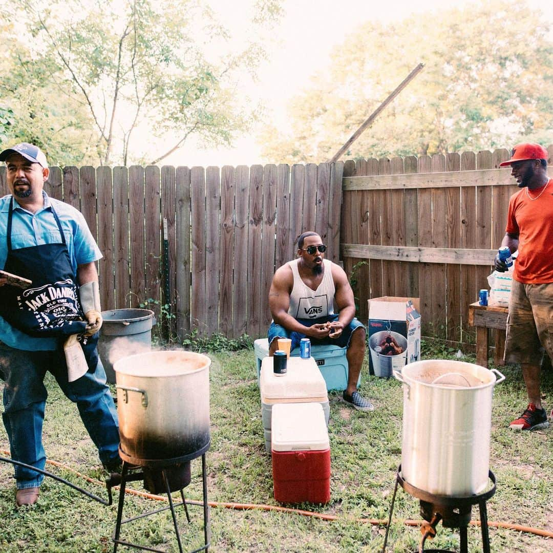 ジミー・バトラーさんのインスタグラム写真 - (ジミー・バトラーInstagram)「fortunate to be able to be around some of my people for a great weekend. and show why i’m the best in dominoes! Tomball I will forever be thankful for the Man you’ve help me become today! but damn it’s country out here 😂😂」5月28日 5時12分 - jimmybutler