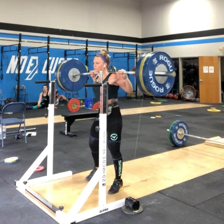 モーガン・キングのインスタグラム：「This is a cool PR because I also made it in the speed @spencergarnold put. 🙋🏼‍♀️ • • • #teamusa #weightlifting #usaw #powerandgraceperformance #newcycle #makelifts #bemoreboring」