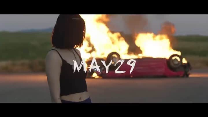 マギー・リンデマンのインスタグラム：「MAY 29」