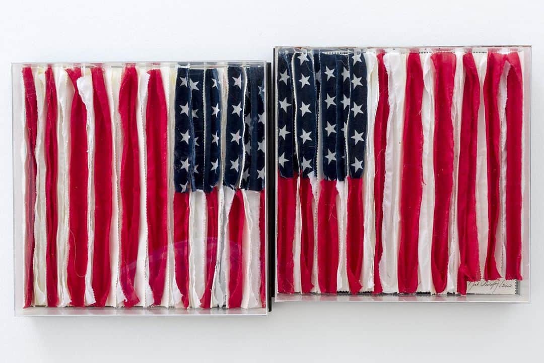 ロサンゼルスカウンティ美術館さんのインスタグラム写真 - (ロサンゼルスカウンティ美術館Instagram)「We are keeping those who have served in our hearts and minds this #MemorialDay. Pictured here: “Flags,” Noah Purifoy, 2002 🇺🇸 ⠀⠀⠀⠀⠀⠀⠀⠀⠀ Noah Purifoy Foundation, photo © Museum Associates/LACMA」5月28日 5時54分 - lacma