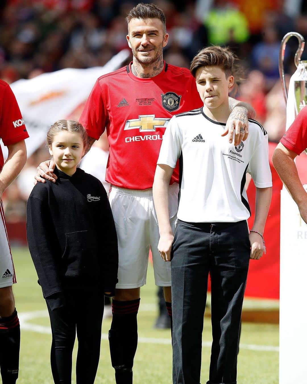 People Magazineさんのインスタグラム写真 - (People MagazineInstagram)「David Beckham brought his cleats out from retirement for a charity match—with support from his daughter Harper and son Cruz who joined him on the field! ⚽️💕|📷: Martin Rickett/PA Images via Getty Images」5月28日 6時32分 - people