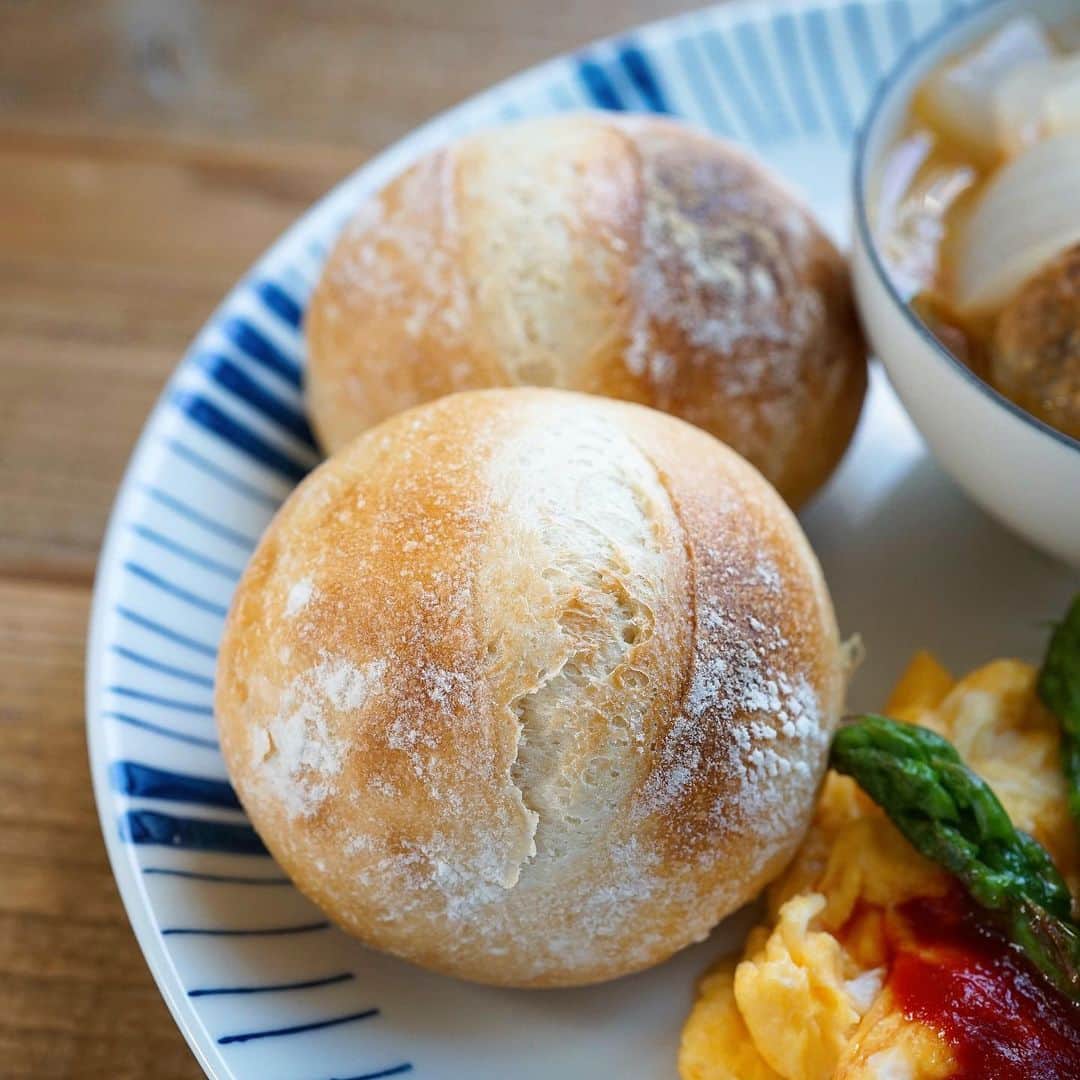 hirokoさんのインスタグラム写真 - (hirokoInstagram)「🌱2019.5.24（金） ✽.｡.:*・ﾟ #hiroponの朝ごはん ・ 今朝の#ワンプレート ・ #365日のパンとスープ 投稿キャンペーンで @pand_stylebread さんの#冷凍パン 「Pan＆（パンド）」#はじめてパンセット 10名様 なんと！ 商品が当たりましたﾊﾞﾝｻﾞｰｲ🙌🏻 ・ 冷凍パンとは思えないほど美味しいパンなんですよ〜 今日使ったパンは#小麦パン （ナチュール） シンプルなパンでスープにつけながら食べても美味しいパン ・ 少しの間パンに困らないかも😆 ありがとうございま〜す💕 嬉しい〜🎶 ・ 詳しくは▶︎ @pand_stylebread 見てね🤗 ・ ・ ・ ▫️--------------------end--------------------▫️ #hiroponのワンプレートごはん  #パンとスープ #pand #インスタフード #おうちごはん通信 #おうちごはんLover #くらしメイド #お家カフェ #フーディーテーブル #マカロニメイト #デリミア #デリスタグラマー #バランスの良い食事 #朝ごはん #朝食 #おうちごはん #日々の暮らし #キナリノ #朝時間 #snapdish #macaroni #locari_kitchen #lin_stagrammer #wp_deli_japan ・」5月24日 9時37分 - hiropon0201