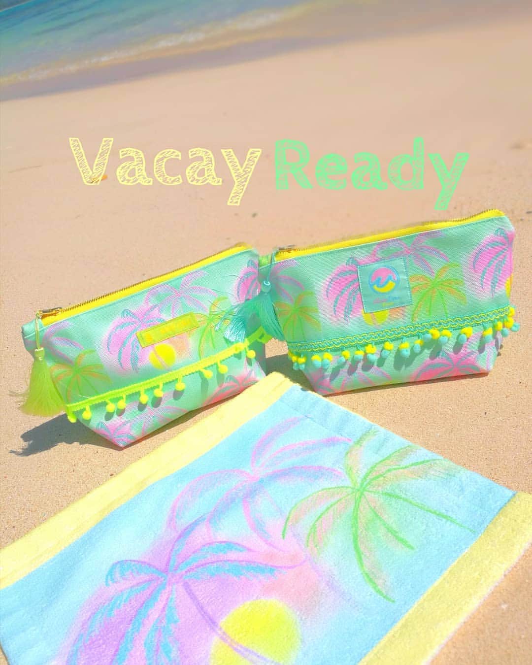 Moco Lima Hawaiiさんのインスタグラム写真 - (Moco Lima HawaiiInstagram)「New* Mocolima Original Hand Towel & Pouch 【Palm Tree】Made By Moco  Hawaiiなタオル作ってみました♡ モコリマハワイオリジナル タオル&ポーチ セットでいかがですか？誰とも被らないハワイのお土産に♡  #mydesign#bag#designer#palmtrees#towel#summer#ocean#hawaii#beach#pink#mint#waikiki#mocolima#original#ハワイみやげ#誰とも被らない#最新作#タオル#モコリマオリジナル#ポーチセット#マイデザイン#ハワイ好きな人と繋がりたい #ハワイ好き#夏#vacay#ready  Showroom 13:00-18:00 Open Today モコリマハワイは今日も元気に営業中！ 遊びにきてね〜！ May 27, Memorial Day Closed 5/27 メモリアルデーはナショナルホリデーにつき休業とさせて頂きます。ご迷惑をお掛け致しますがどうぞ宜しくお願い致します。」5月24日 9時38分 - mocolimahawaii