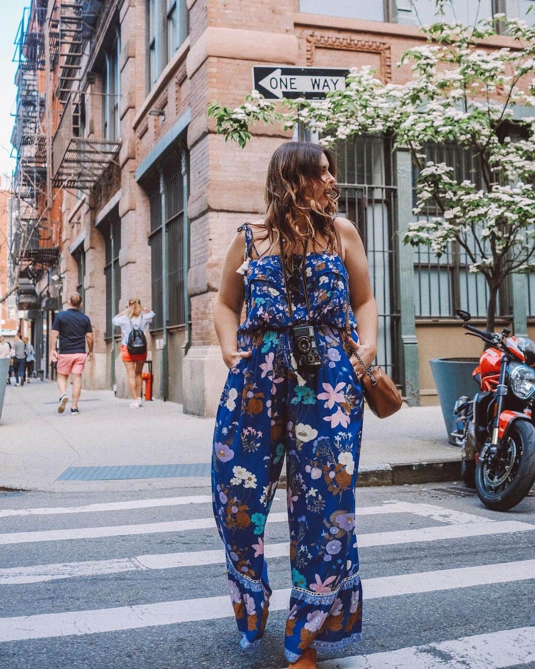 SPELLさんのインスタグラム写真 - (SPELLInstagram)「New York state of mind 🗽 our girl @melcarrero_ in the Wild Bloom Strappy Pantsuit 💙」5月24日 9時54分 - spell