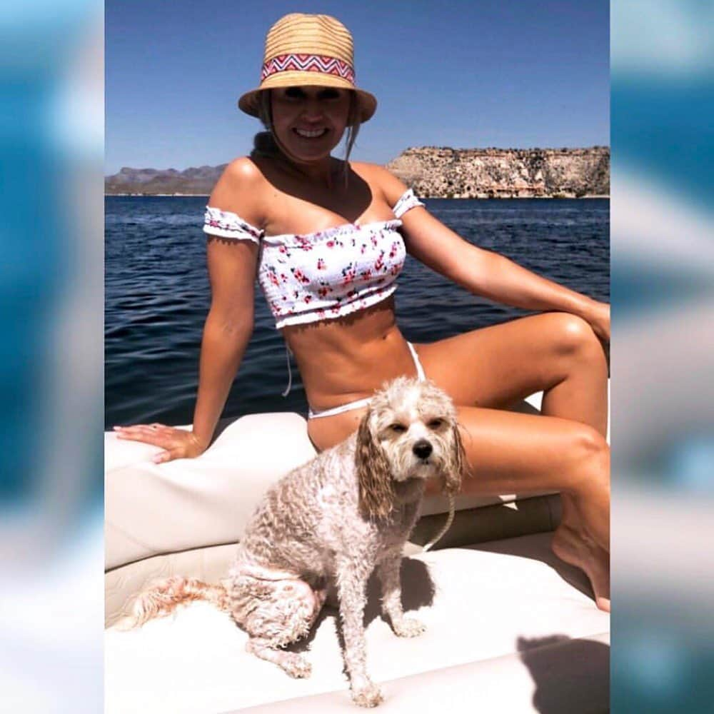 ブレア・オニールさんのインスタグラム写真 - (ブレア・オニールInstagram)「❤️Happy Almost Weekend! 🇺🇸Last year Cozi 🐾 spent #MemorialDayWeekend on a boat.... anyone have fun weekend plans?!?! 🇺🇸💙 • • #tbt #memorialdaywknd #memorialday #memorialdayweekend2019 #cavachon」5月24日 9時54分 - blaironealgolf