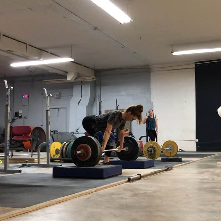 マッティ・ロジャーズのインスタグラム：「Back & sweatier than ever. Body is healing, mind is antsy to get into heavier things. Nothing reminds you to be grateful for a healthy body & good training more than having to take a step back to let things heal. Spent HOURS AND HOURS (...and hours) rehabbing and giving extra attention to the small things these last few weeks & I can already feel it will pay off in a big way. Hungry & ready for what’s coming, but mostly excited to be able to just PUSH. - - Thank you to those who have been working with me day in and day out. I don’t want to name names because I’m sure I’ll forget some because there are so many of you, but you know who you are & I am extremely grateful for all of you.」