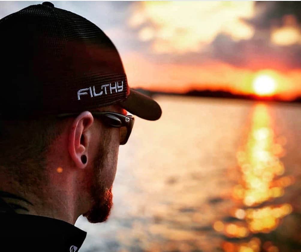 Filthy Anglers™さんのインスタグラム写真 - (Filthy Anglers™Instagram)「The long weekend is within sight ! Who has fishing on the schedule? I got three big days planned, cant wait. Checkout this great photo posted by @unclehozer of a nice spring New England sunset on the water wearing his Filthy cap, can’t beat that view right!? Thanks for sharing Adam, you are Certified Filthy www.filthyanglers.com #fishing #sunset #filthyanglets #bassfishing #bassmaster #largemouthbass #outdoors #nature #catchandrelease #monsterbass #bassdynasty #bigbass #hunting #boat #sun #spring #newengland」5月24日 9時50分 - filthyanglers