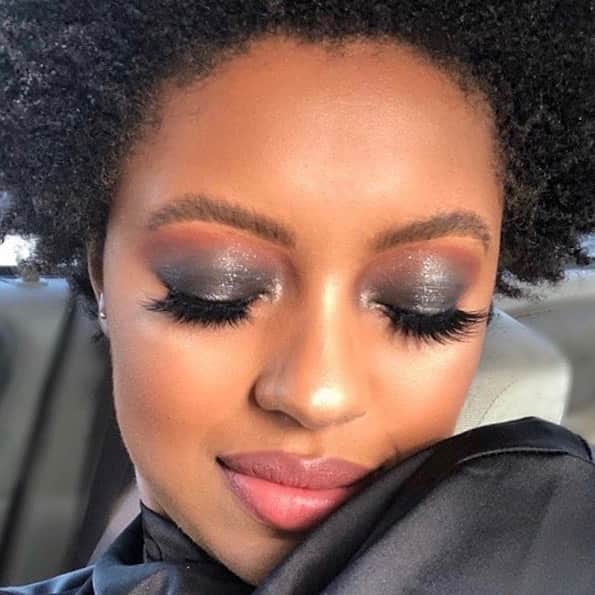 Revlonさんのインスタグラム写真 - (RevlonInstagram)「Glow, wherever you go 🚗  @tayloranise wears #UltraHD Matte Lipcolor in Embrace .  Tag us in your bold look for a chance to be featured! 📸  #mattelips #lipcolor #lips」5月24日 10時03分 - revlon