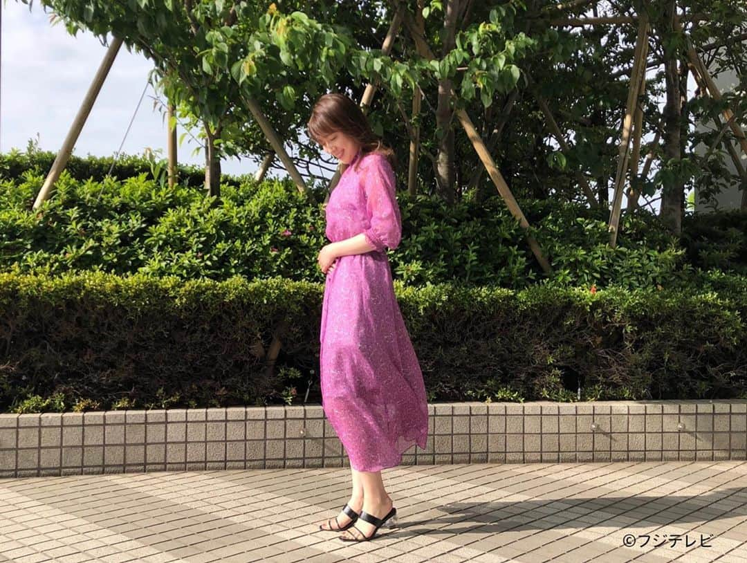 フジテレビ「めざましテレビ」さんのインスタグラム写真 - (フジテレビ「めざましテレビ」Instagram)「5月20日（月）きょう何着て行く？ ・ ファッション雑誌CanCamとコラボしたお天気コーナー「きょう何着て行く？」 阿部華也子ちゃんの毎日のコーデを紹介♪ ・ 【きょうのコーデ】 ワンピース→#EMMELREFINES 1万8000円 靴→#CAMILLEBISRANDA 7900円 ピアス→#Phoebe+ 3200円 ・ 【コーデのポイント】 小花柄にウッド調のフロントボタンが どこかノスタルジックな雰囲気のワンピース👗 足元は夏に向けて人気上昇中のクリア素材の サンダルで季節を先取りしました👡 ・ #めざましテレビ #きょう何着て行く？ #阿部華也子 #今日のコーデ#コーデ #CanCam #今日のファッション#ootd #きょう何着て行く？は月〜金朝6時22分ごろ放送！」5月24日 10時04分 - mezamashi.tv