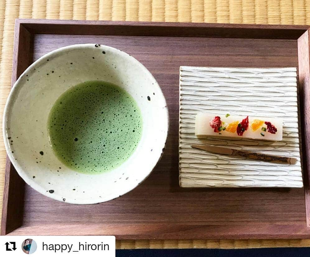 関西LIFE－homelife－さんのインスタグラム写真 - (関西LIFE－homelife－Instagram)「【京都府・京都市】 #homelife_京都 では京都のいいところを紹介していきます。みなさんの大好きな京都を教えてください。 . . 【正伝永源院】のお抹茶席を紹介してくれたのは、 @happy_hirorin さん。 普段は非公開のお寺ですが、春と秋に庭園特別公開があり、その期間中は抹茶とお菓子が頂けます＊とっても可愛らしい羊羹ですね♡こちら2019年の春の特別公開は終わってしまったので、秋の特別公開をお楽しみに。美しい庭園を眺めながらホッと一息、優雅な気分になれますよ♪ （photo by @happy_hirorin ） . #Repost @happy_hirorin (@get_repost) ・・・ 【京都府・京都市】 #homelife_京都 では京都のいいところを紹介していきます。みなさんの大好きな京都を教えてください。 . . #正伝永源院 #春の庭園特別公開 #特別公開 #お抹茶席 #抹茶 #羊羹 #和菓子 #亀屋良長 #スイーツ #京都スイーツ #デザート #京都カフェ #京都グルメ #京都市 #京都旅行 #京都観光 #京都 #そうだ京都行こう #観光 #旅行 #japan #japantrip #japantrip2019 #kyoto」5月24日 9時55分 - archihome_local