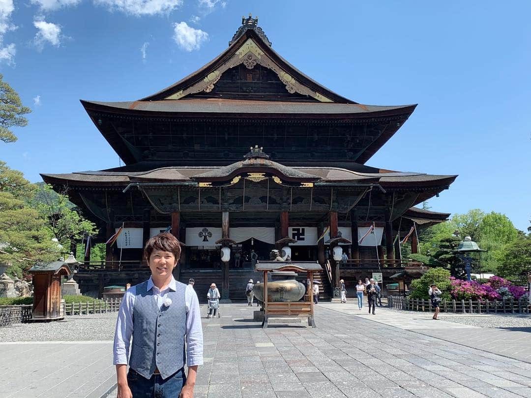 のインスタグラム：「長野県は快晴でーす！！ 久々の善光寺！やはり素敵✨」