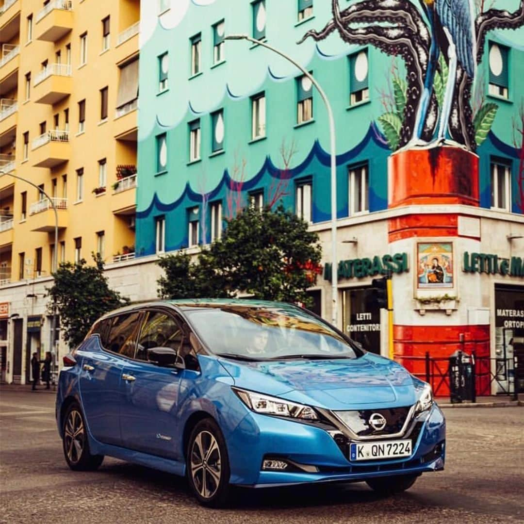 Nissanさんのインスタグラム写真 - (NissanInstagram)「The corner of art and innovation. #NissanLEAF #SimplyAmazing 📷: @jeffonline」5月24日 10時00分 - nissan