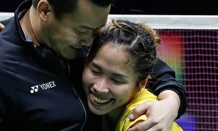 ラチャノック・インタノンさんのインスタグラム写真 - (ラチャノック・インタノンInstagram)「🇹🇭 Third semi final for us in Sudirman Cup and first winning to beat Korea team. ขอบคุณเสียงเชียร์จากพี่ๆน้องๆในสนามและแฟนกีฬาที่ส่งกำลังใจมาให้ในรอบนี้นะคะ รอบหน้าไม่ว่าจะยังไงทีมชาติไทยจะทำเต็มที่ที่สุดค่ะ และทีมไทยจะแข่งอีกทีวันเสาร์พบกับเจ้าภาพ (จีน)  อย่าลืมติดตามชมถ่ายทอดสดด้วยนะคะ 💪🏻🙂 #ให้ภาพมันเล่าเรื่องราวของมัน #เหมือนหายไปในรูป #กำลังใจดีก็ดีแบบนี้แหละ」5月24日 10時04分 - ratchanokmay