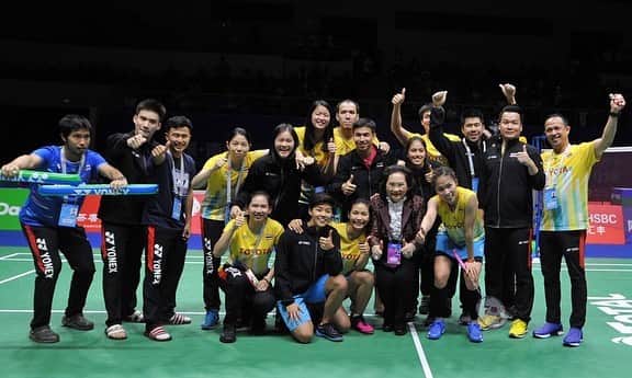 ラチャノック・インタノンのインスタグラム：「🇹🇭 Third semi final for us in Sudirman Cup and first winning to beat Korea team. ขอบคุณเสียงเชียร์จากพี่ๆน้องๆในสนามและแฟนกีฬาที่ส่งกำลังใจมาให้ในรอบนี้นะคะ รอบหน้าไม่ว่าจะยังไงทีมชาติไทยจะทำเต็มที่ที่สุดค่ะ และทีมไทยจะแข่งอีกทีวันเสาร์พบกับเจ้าภาพ (จีน)  อย่าลืมติดตามชมถ่ายทอดสดด้วยนะคะ 💪🏻🙂 #ให้ภาพมันเล่าเรื่องราวของมัน #เหมือนหายไปในรูป #กำลังใจดีก็ดีแบบนี้แหละ」