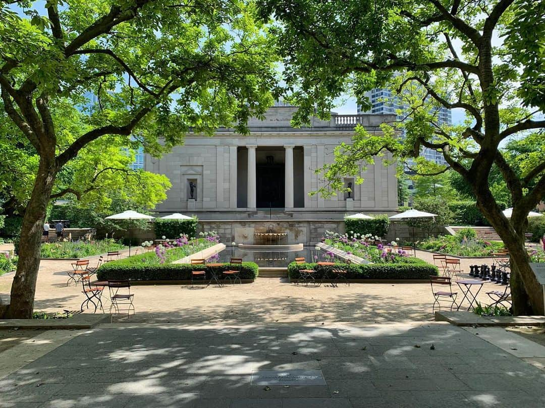 フィラデルフィア美術館さんのインスタグラム写真 - (フィラデルフィア美術館Instagram)「The #RodinMuseum Garden Bar has returned for another season. Unwind from your day in our gardens with beer, wine, and outdoor music. Members can enjoy the extended hours and an evening tour of the master sculptor’s work free of charge. Visit our Facebook event for information and dates.」5月24日 10時08分 - philamuseum