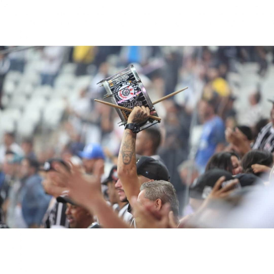 コリンチャンスさんのインスタグラム写真 - (コリンチャンスInstagram)「A #Fiel marcou presença na @arenacorinthians! . 📷Bruno Teixeira . #TimãoNaFrente #VaiCorinthians #SCCPxLAR #Corinthianismo #FielAtéoFim #MeuBMG #NãoÉSóPatrocínio #TimeDoPovo #Corinthians #Timão #CorinthiansTV #FielTorcedor #AFielÉFoda #UmSoCorinthians #NikeFutebol #Joli #EstrellaGalicia #UniversidadeBrasilOficial #ÉPositivo #CorinthiansÉPositivo #LoucoPotyCorinthians #PostosALE #ALEnoTimão #TODOSportiCorinthians #CartãodeTODOSCorinthians #TODOSpeloTimão⠀」5月24日 10時10分 - corinthians