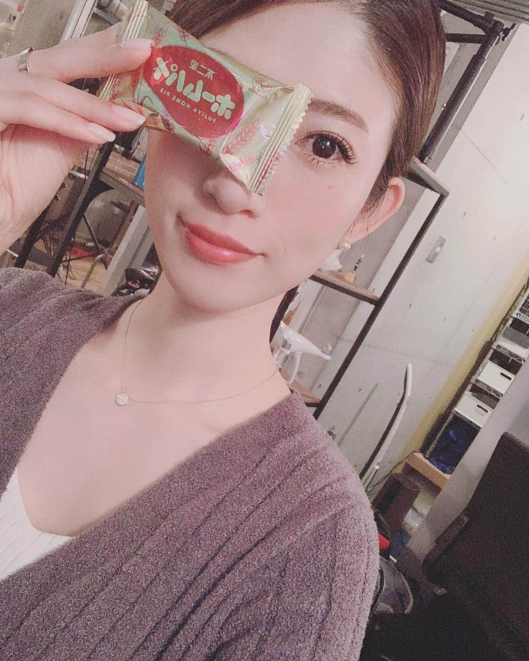 柳めぐみさんのインスタグラム写真 - (柳めぐみInstagram)「. . 今日はJAPANKURUで不二家さんの撮影♪ お菓子いっぱいー☺️✨ . #japankuru #不二家 #ホームパイ」5月24日 10時20分 - yanakiku_yana