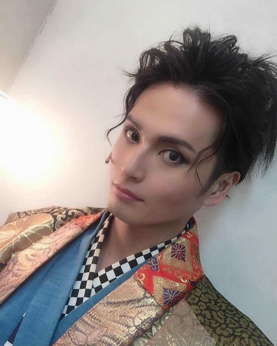 友常勇気さんのインスタグラム写真 - (友常勇気Instagram)「I do my best today╭( ･ㅂ･)و ̑̑ ｸﾞｯ ! We are looking forward to seeing you at theater 1010٩( ᐛ )و ✩*＊・ #信長の野望 #シアター1010 #劇場にてお待ちしております #前田慶次郎 #前田慶次 #友常勇気」5月24日 10時13分 - yuki_tomotsune