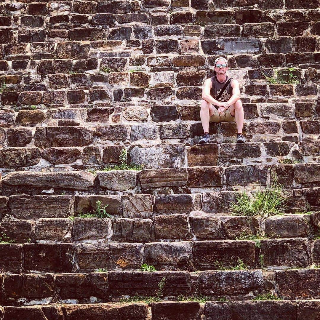 ニール・パトリック・ハリスさんのインスタグラム写真 - (ニール・パトリック・ハリスInstagram)「Stop stairin’.」5月24日 10時21分 - nph