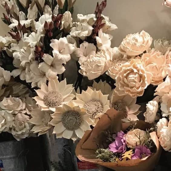 Timeless Comfort さんのインスタグラム写真 - (Timeless Comfort Instagram)「自由が丘店 - SOLA FLOWER ワークショップ開催！天然素材から作られるソラフラワーを使用し、自由な発想で束ねていただくワークショップです。 . アロマオイルと組み合わせて自分用またはオリジナルギフトを作ってみませんか？ . 初心者の方でもお気軽にご参加ください！ . . 日時： 2019年6月7日（金）  1回目13:00~ 2回目15:00~ 3回目17:00~ ※全3回　1時間程度のワークショップとなります。 . 開催場所： T.C/タイムレスコンフォート 自由が丘店 東京都目黒区自由が丘2-9-11 自由が丘八幸ビル TEL : 03-5701-5271 . 参加費：5,000円(税抜) . お申込み方法 :店頭または電話にてお問い合わせください。 . . ※キャンセルの場合は必ず事前のご連絡をお願いいたします。※当日はSNS・ウェブサイト用の撮影を予定しております。 ※時間は約1時間ほどを予定しておりますが、多少前後する事もございます。 ※イベント内容は予告なく変更する場合がございます。ご了承ください。 ※申し込み定員になり次第、受付を締め切らせていただきます。 . . #TC #タイムレスコンフォート #自由が丘 #イベント #ワークショップ #ソラフラワー #SOLAFLOWER #ギフト」5月24日 10時30分 - timeless_comfort